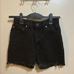 Vintage Levi’s Slim Fit Size 9M Black Denim Women's Shorts!!